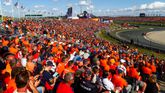 De fans bij de Grand Prix van Nederland juichen voor Max Verstappen © Getty Images