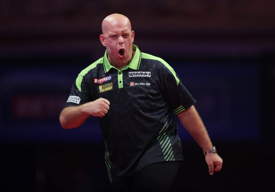 Lichtpuntje voor topdarter Michael van Gerwen in keiharde strijd
