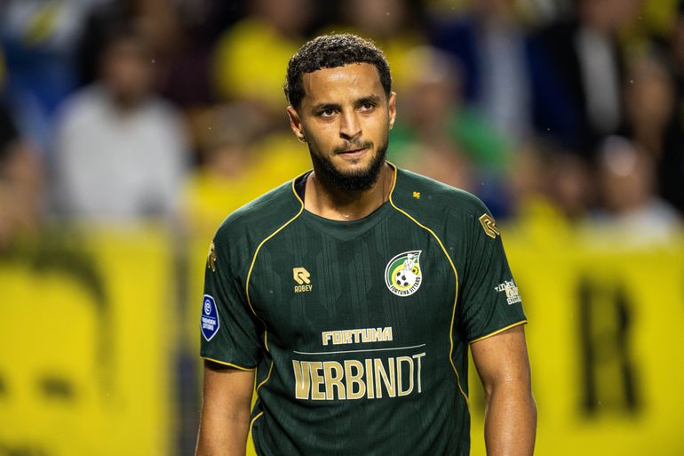 'Veelbesproken' Mohamed Ihattaren krijgt flinke veeg uit de pan: 'Verwende puber in een te zwaar mannenlijf'