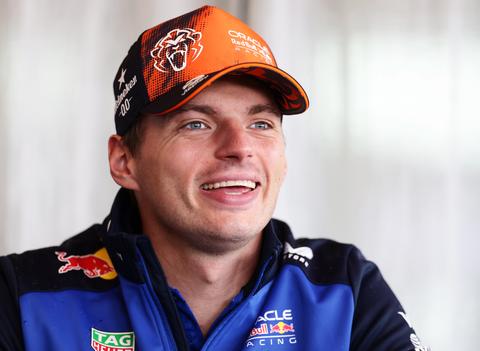 Max Verstappen gaat opvallende uitdaging aan tegen honderd tegenstanders