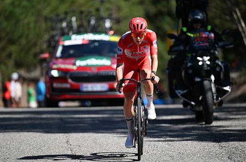 Tadej Pogacar slaat in opmerkelijke etappe Vuelta toe