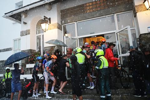 Schuilplek van Vuelta-renners overspoeld met reacties: 'Ze verdienen alle sterren'