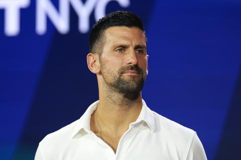 Tennisicoon Novak Djokovic openhartig over angstig moment tijdens jeugd: 'Ik zag bommen op een ziekenhuis vallen'