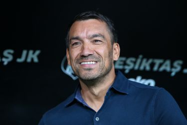 Giovanni van Bronckhorst ziet gelijkenissen tussen Ajax en 'onrustig' Besiktas: 'Heb mijn tas nog niet uitgepakt'