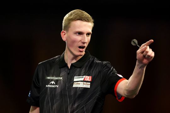Chris Dobey gooit negendarter op Players Championship 23, Wessel Nijman stunt tegen Gerwyn Price