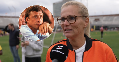 Succescoach Sarina Wiegman bewaart bijzondere herinnering aan Johan Cruijff: 'Daarin was hij de eerste'