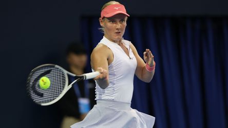 Pech voor toptennisster Suzan Lamens: blessure van tegenstandster kost Nederlandse de kop