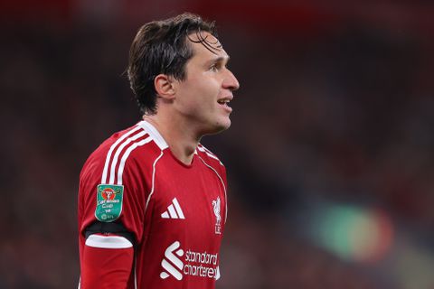 Verguisde aankoop onder Arne Slot profiteert van noodlottige blessure Liverpool