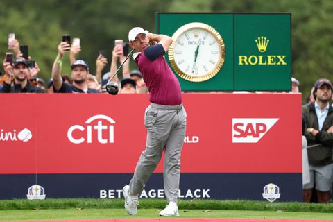 Chaos bij beroemd golftoernooi: toppers worden massaal uitgejouwd