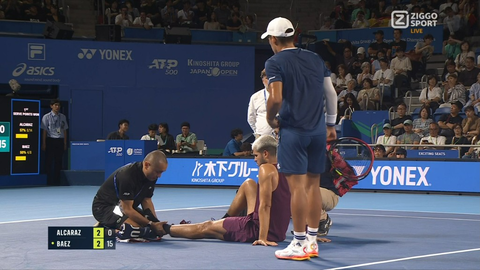Grote schrik en zorgen om toptennisser Carlos Alcaraz: wedstrijd minutenlang stilgelegd