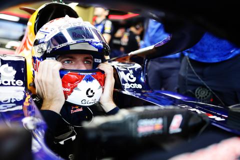 Gefrustreerde Max Verstappen klaagt over stuiterende 'kangoeroe', maar geeft goed signaal af in Azerbeidzjan