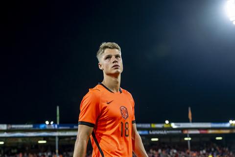 Jong Oranje-debutant Sean Steur kreeg wind van voren in Engelse kleedkamer: 'Duidelijk geen fan'