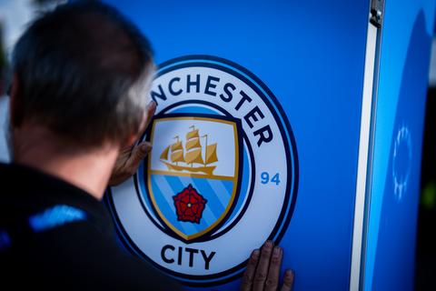 'Manchester City riskeert grote straf: Engelse topclub schuldig aan financiële overtredingen'