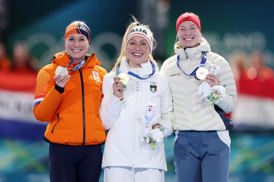 Zwangere olympisch schaatskampioene (35) wekt bewondering op met fraaie foto's: 'Fenomenaal'