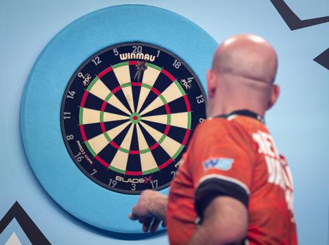 PDC verrast met dartskalender voor 2027: nieuwe major én primeur in Frankrijk