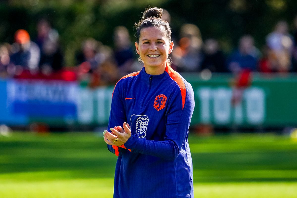 Oranje Leeuwin ziet ondanks groei ongelijkheid bij vrouwenvoetbal: 'Clubs moeten meer focus op de meiden leggen'