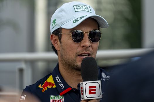 'Sergio Perez maakt tijdens race in Mexico allesveranderende keuze over carrière bekend'