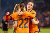 Oranje Leeuwin Jill Roord laat bondscoach van zijn stoel vallen: 'Dit is een signaal'