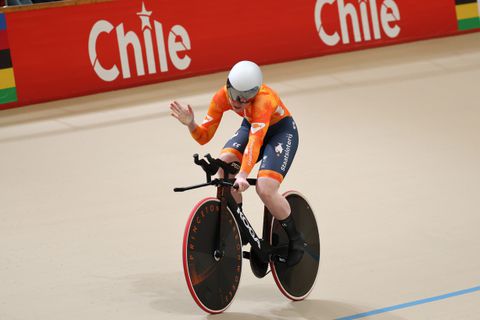 Als een raket: derde goud voor Hetty van de Wouw bij WK baanwielrennen in nieuw wereldrecord