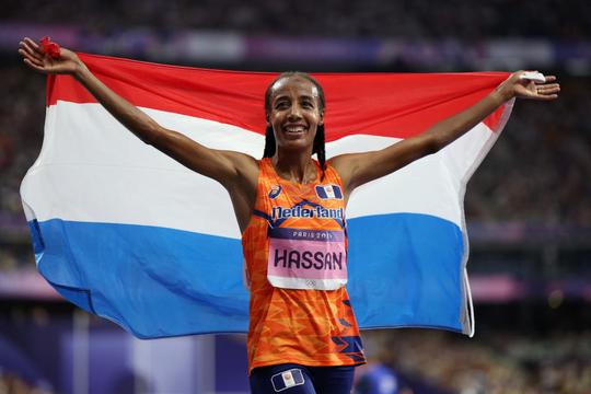 Sporticoon Sifan Hassan blikt emotioneel terug op historisch moment