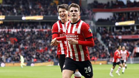 Live | Feyenoord trekt stand gelijk tegen PSV met schitterende treffer van Anis Hadj Moussa