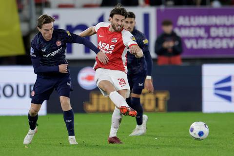 Live Eredivisie | FC Twente dompelt AZ vlak voor tijd in rouw, Tukkers wel met tien man verder