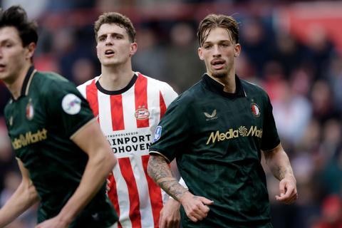 Live Eredivisie | Alle ogen gericht op topper PSV - Feyenoord, Ajax en AZ willen profiteren