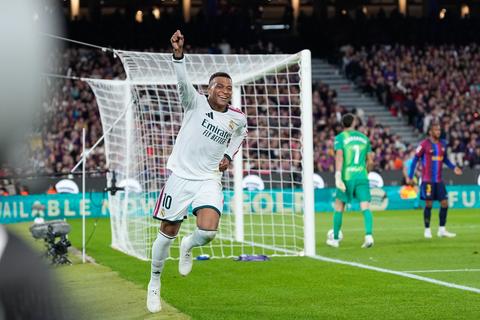 Kylian Mbappé bezorgt FC Barcelona eerste competitienederlaag in El Clásico