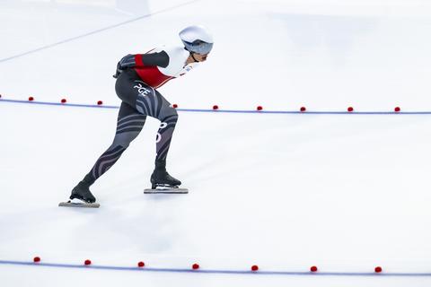 Ontketende topschaatser (23) sloopt in een week twee Nederlandse baanrecords