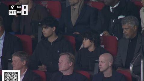 Ronald Koeman verschijnt samen met Nederlandse voetbalgrootheid bij El Clasico na treurige periode