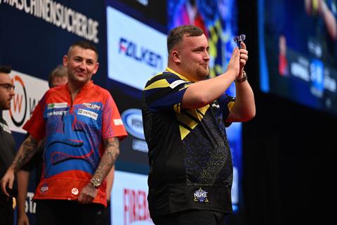 Topdarter Luke Littler reageert op EK darts op incidenten met publiek en wijst op vervelende uitdaging