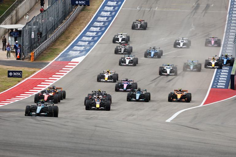 Live Formule 1 | Max Verstappen is leiding kwijt door tweede pitstop ...