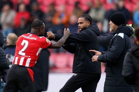 Veelbesproken opstootje na PSV - Feyenoord zorgt voor veel verbazing: 'Ben daar wel een beetje klaar mee'
