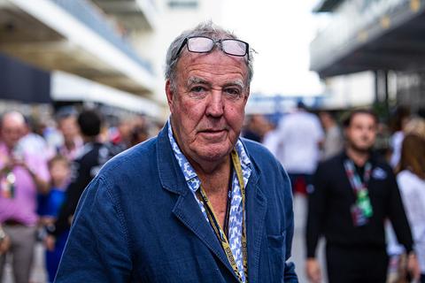 Ophef in Formule 1: wereldberoemde presentator (66) onder vuur na omstreden opmerking