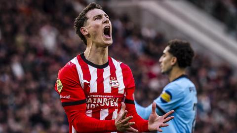 PSV en Feyenoord delen punten in heerlijke Eredivisie-kraker: Ajax kan profiteren