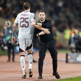 Wout Weghorst en Francesco Farioli ©ProShots