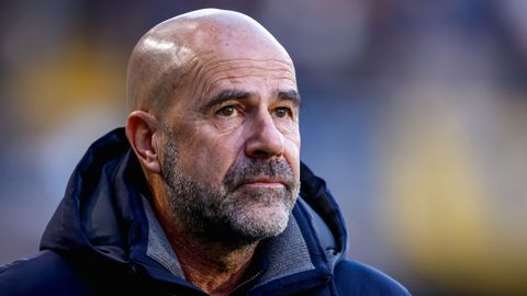 PSV-fans in Liverpool hebben duidelijke boodschap voor directie: 'Peter Bosz moet er vier jaar bij krijgen'