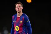 Frenkie de Jong moet met FC Barcelona op bezoek bij Chelsea in de Champions League. ©Getty Images
