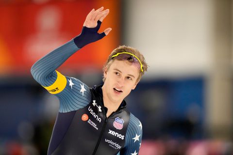 Topschaatser Jordan Stolz verbaast tijdens 'chaotische eindsprint' World Cup Calgary: 'Dat was niet noodzakelijk'