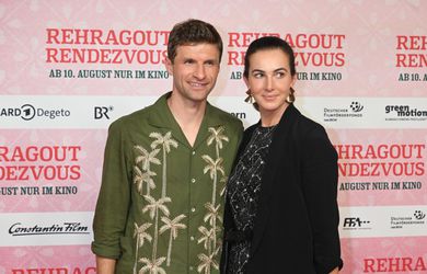 Vrouw van topvoetballer Thomas Müller bijt van zich af na kritiek: 'Zo word ik afgeschilderd'