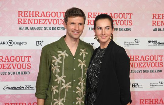 Vrouw van topvoetballer Thomas Müller bijt van zich af na kritiek: 'Zo word ik afgeschilderd'