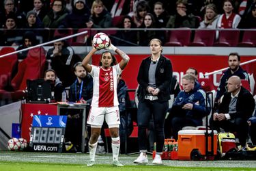 Emoties komen los bij succestrainer Ajax, die plotseling weg moest: 'Mijn vrouw was ook volledig in shock'