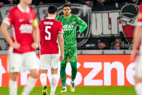 Jonge keeper AZ en vriendin delen zeer heuglijk nieuws op Eerste Kerstdag