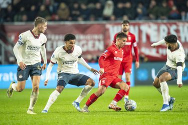 Peter Bosz kan gaan puzzelen: drie middenvelders ontbreken tegen Almere City