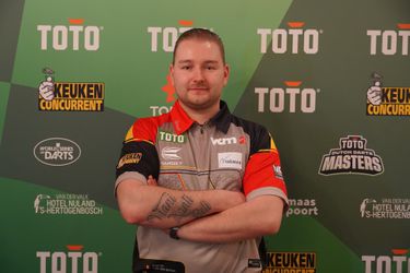 Dimitri Van den Bergh stookt vuurtje in Belgische dartsrel weer op: ‘Eerlijk is eerlijk, met hem heb ik een betere band’