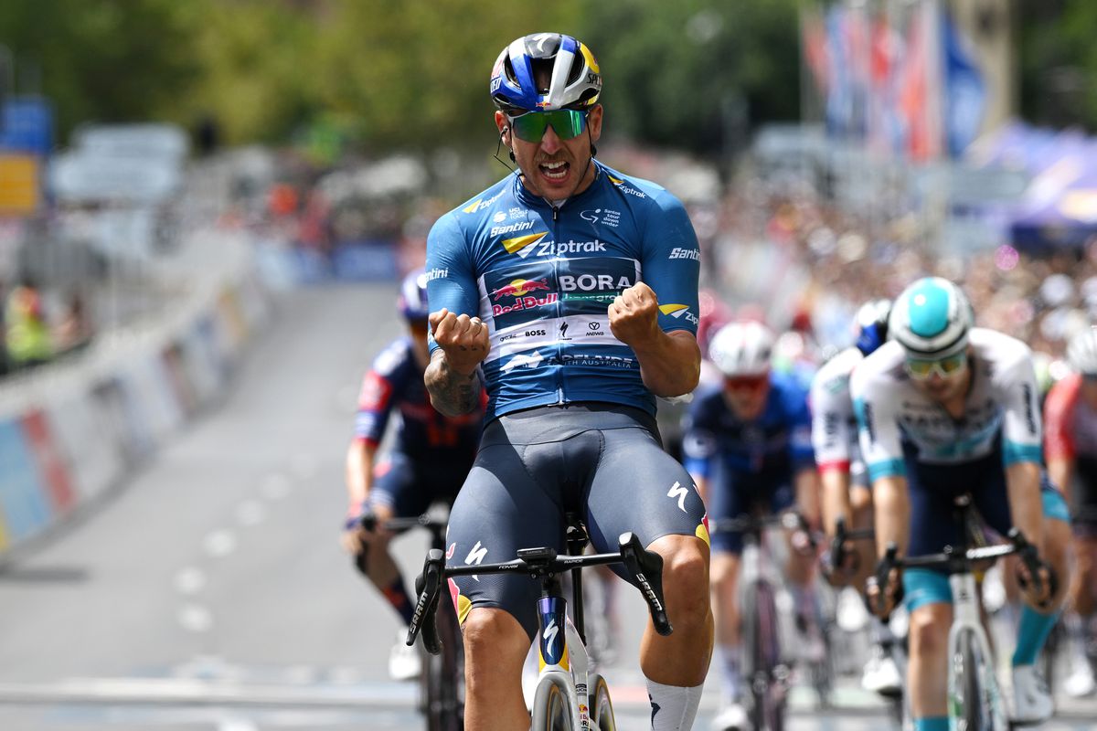 Danny van Poppel helpt teamgenoot aan derde zege in slotrit Tour Down Under, Jhonatan Narváez eindwinnaar