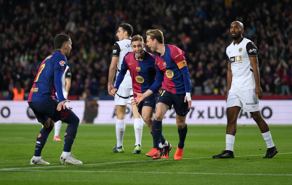 Teruggekeerde Frenkie de Jong dirigeert FC Barcelona met monsterscore langs Valencia