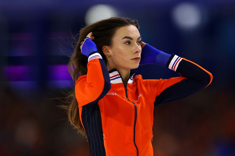 Ontevreden Femke Kok pakt met uitstekende tijd goud op 500 meter in Calgary