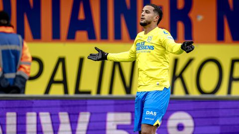 Dansende Mo Ihattaren, PSV van Peter Bosz speelde 'écht goede' wedstrijd én eerste zege voor Maurice Steijn