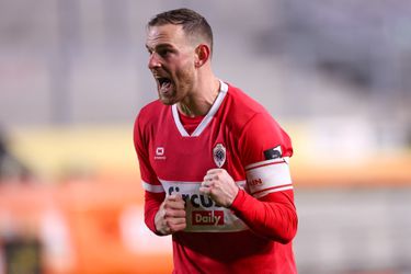 Voormalig Oranje-international zet zijn auto even stil voor goudeerlijke vraag van jonge fan